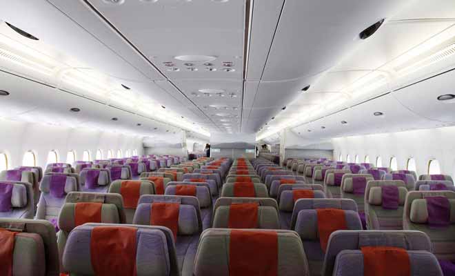Les fauteuils d'un A380 sont légèrement plus larges qu'à l'accoutumée, et vous disposerez d'un peu plus de places pour ranger vos jambes.