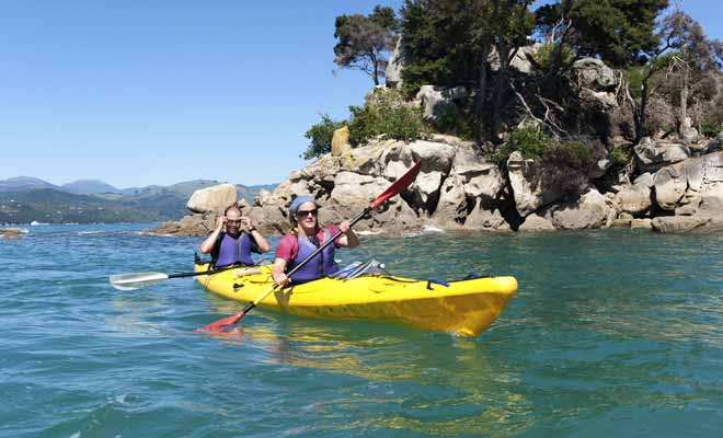 Pour se déplacer rapidement en kayak, il n'est pas nécessaire de pagayer de toutes ses forces ! Un mouvement continue et le plus régulier vous permet d'avancer vite sans vous épuiser pour autant.