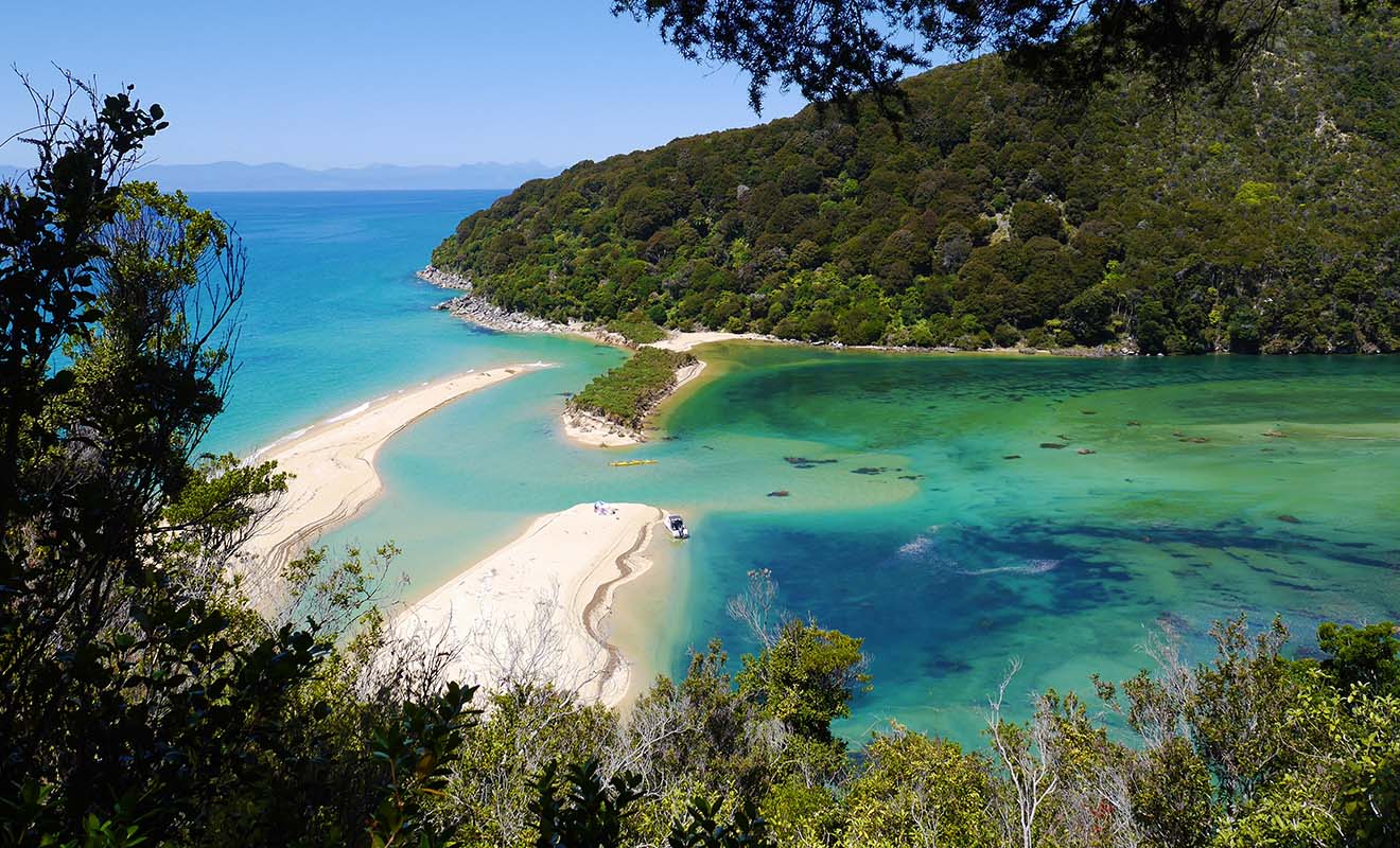Si l'on compare la météo de la France avec celle de la Nouvelle-Zélande, on se rencontre que le climat est plus ensoleillé chez les Kiwis.