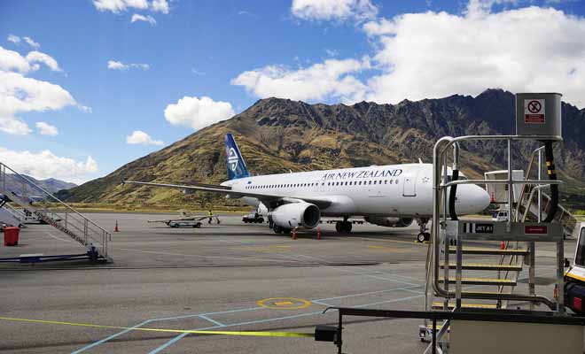 Les aéroports internationaux de Nouvelle-Zélande sont (par ordre d'importance), Auckland, Christchurch, Dunedin, Queenstown, Rotorua.