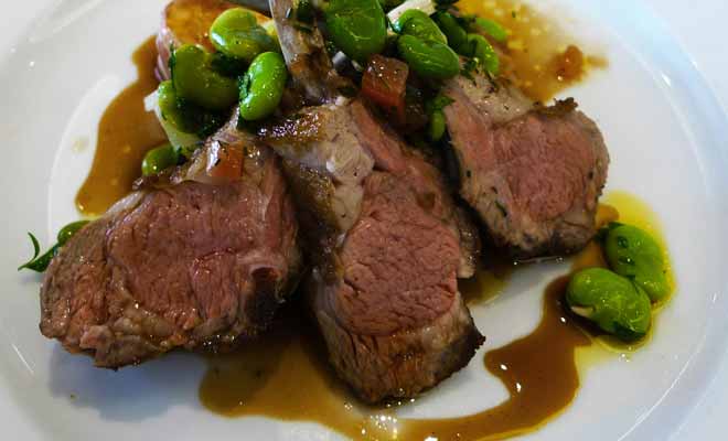 La viande provient d'agneaux qui sont élevés dans les collines des environs. Impossible de trouver une viande plus tendre.