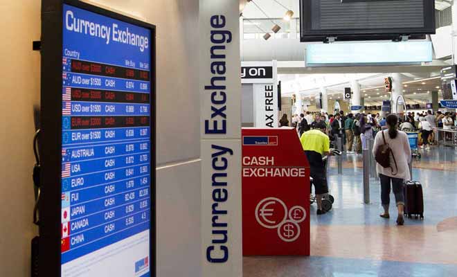 Les bureaux de change de l'aéroport pratiquent les taux les plus désavantageux.