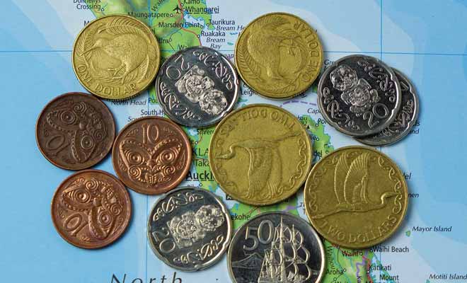 Vous ne pourrez pas faire grand-chose de vos pièces de monnaie néo-zélandaises à votre retour, alors autant les garder comme souvenir.
