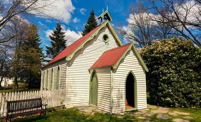 Des deux églises du village, celle de St Paul est la plus petite mais la plus belle.