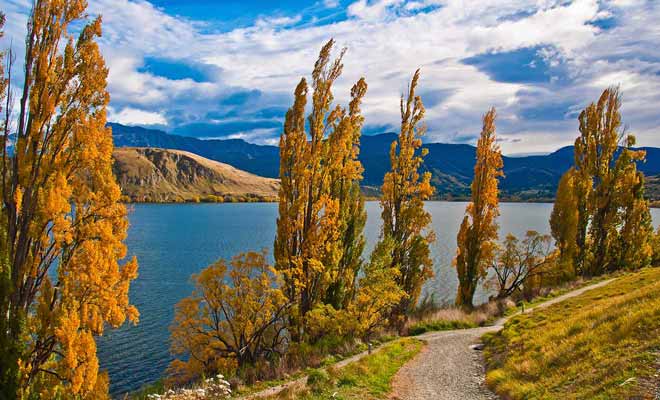 La randonnée au lac Hayes est sans doute la plus belle au départ d'Arrowtown, mais elle implique d'avoir plusieurs heures devant soi.