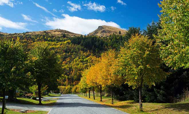 Vous pouvez aussi rejoindre le village par la route et faire un saut rapide si vous êtes pressé par le temps.
