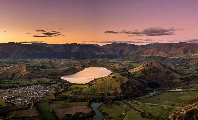 Le lac Hayes est de dimensions modestes, mais il est absolument magnifique, et la randonnée qui y mène depuis Arrowtown est fortement recommandée.