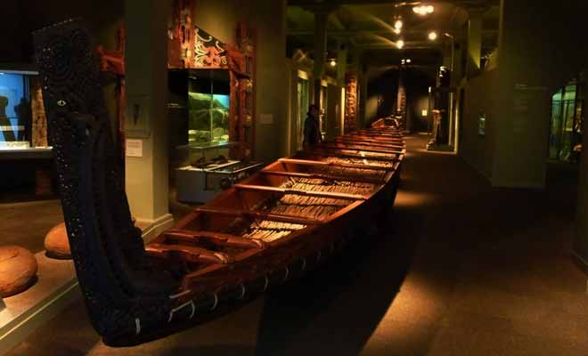La plupart des musées possèdent une galerie consacrée aux cultures du Pacifique en général et à la culture maorie en particulier. Les oeuvres exposées sont d'excellente facture.