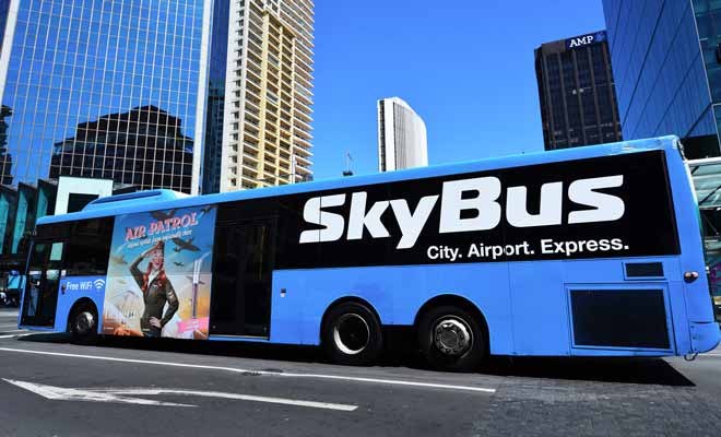 Le bus qui relie le CBD d'Auckland (le centre-ville) à l'aéroport est sans doute le moyen de transport le plus économique à défaut d'être le plus rapide.