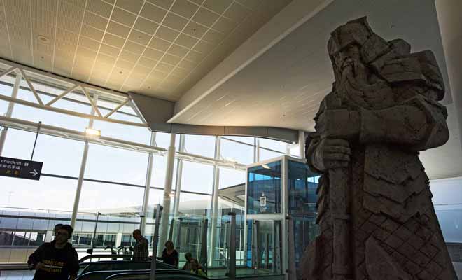 Les films de Peter Jackson ont été tournés au pays des kiwis. De nombreux lieux publics sont décorés pour assurer la promotion de la trilogie du Hobbit.