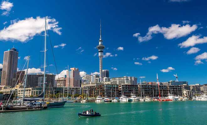 Il serait tout de même regrettable de se trouver à Auckland et de ne pouvoir en profiter vraiment parce que l'on a planifié une arrivée matinale en Nouvelle-Zélande.