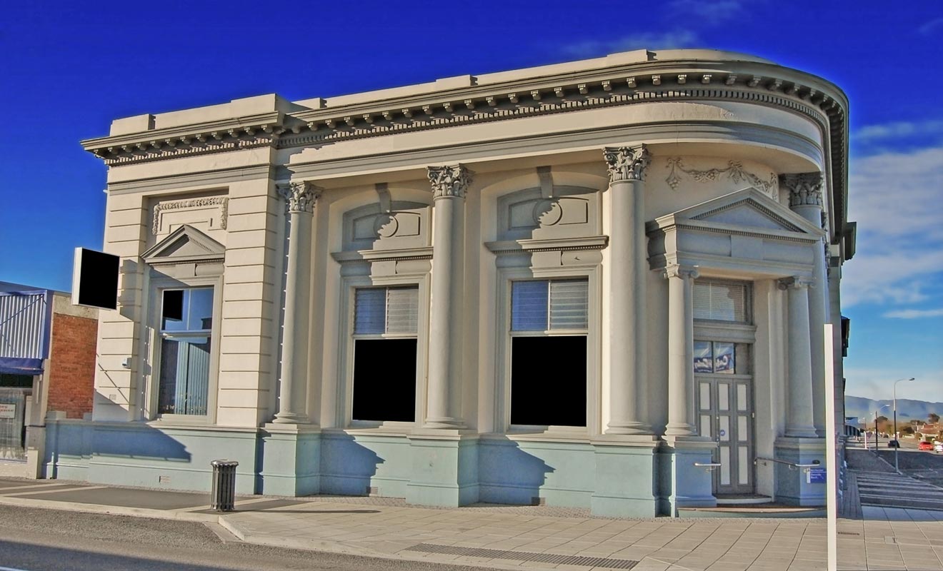 Certaines agences datent de l'époque de la ruée vers l'or. Bien souvent, les banques sont reconnaissables à la beauté de l'édifice, souvent situé sur une artère principale en ville.