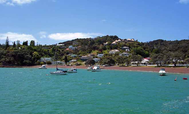 À l'époque de la colonisation, Russell était une ville de brigands particulièrement dangereuse. Aujourd'hui, c'est un lieu de villégiature très apprécié par la population et les visiteurs de la baie des îles.