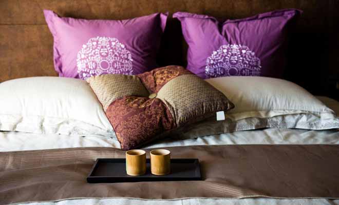 Lorsque vous arrivez dans un Bed and Breakfast, il n'est pas rare de se voir proposer un verre de vin pour lier connaissance. Cela fait le charme et toute la différence avec l'accueil impersonnel d'un hôtel.