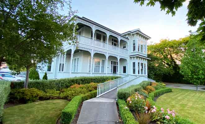 Blenheim est une ville très étendue, et les belles maisons sont éparpillées un peu partout.