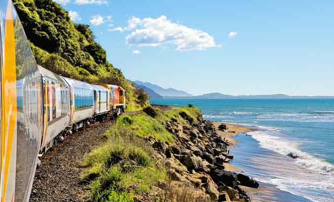Le Coastal Pacific est un train panoramique qui longe la côte Est de l'Île du Sud de la Nouvelle-Zélande via Blenheim et Kaikoura.