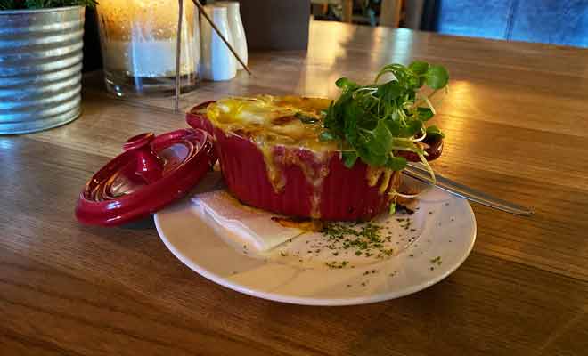 L'escondidinho chez Gramado's est cuisiné avec des ingrédients qui varient au jour le jour.