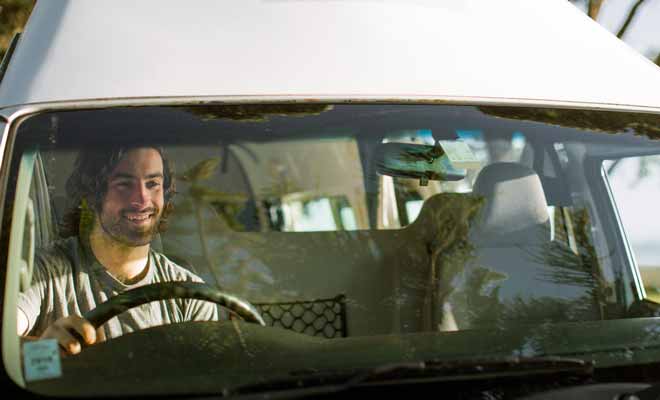 Il n'y a aucune raison particulière de redouter la conduite d'un camping-car en Nouvelle-Zélande. Certes, il faut s'habituer à la conduite à gauche, mais la faible circulation sur les routes du pays joue en votre faveur.