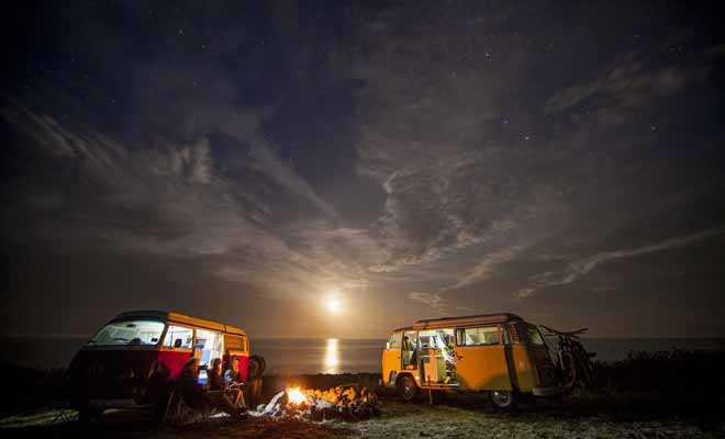Durant la haute saison, il est recommandé de réserver les places de camping. Même si vous louez un camping-car autonome, vous devrez faire le plein d'eau potable ou recharger les batteries pour avoir de l'eau chaude à bord.