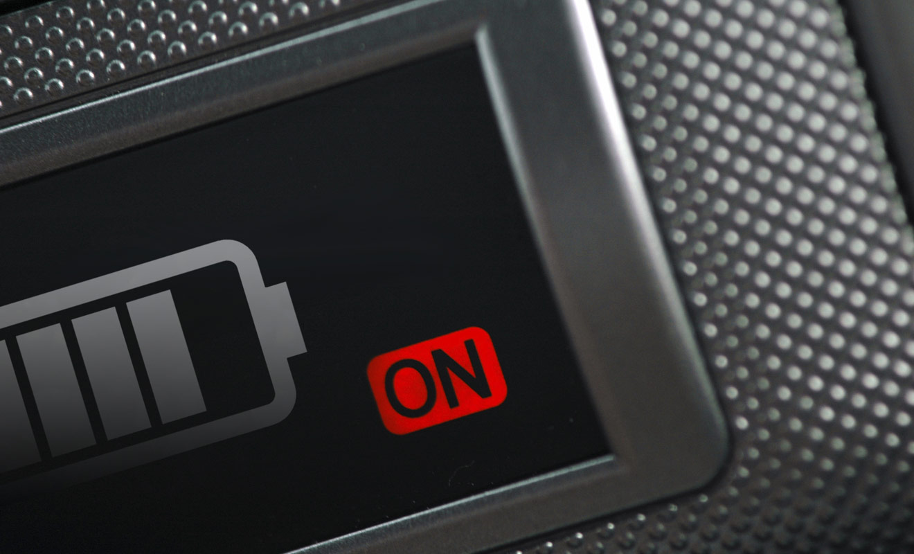 La seconde batterie sert exclusivement à alimenter les appareils électriques du camping-car. Selon le modèle de véhicule, elle permet aussi bien de faire fonctionner le chauffage que le réfrigérateur.