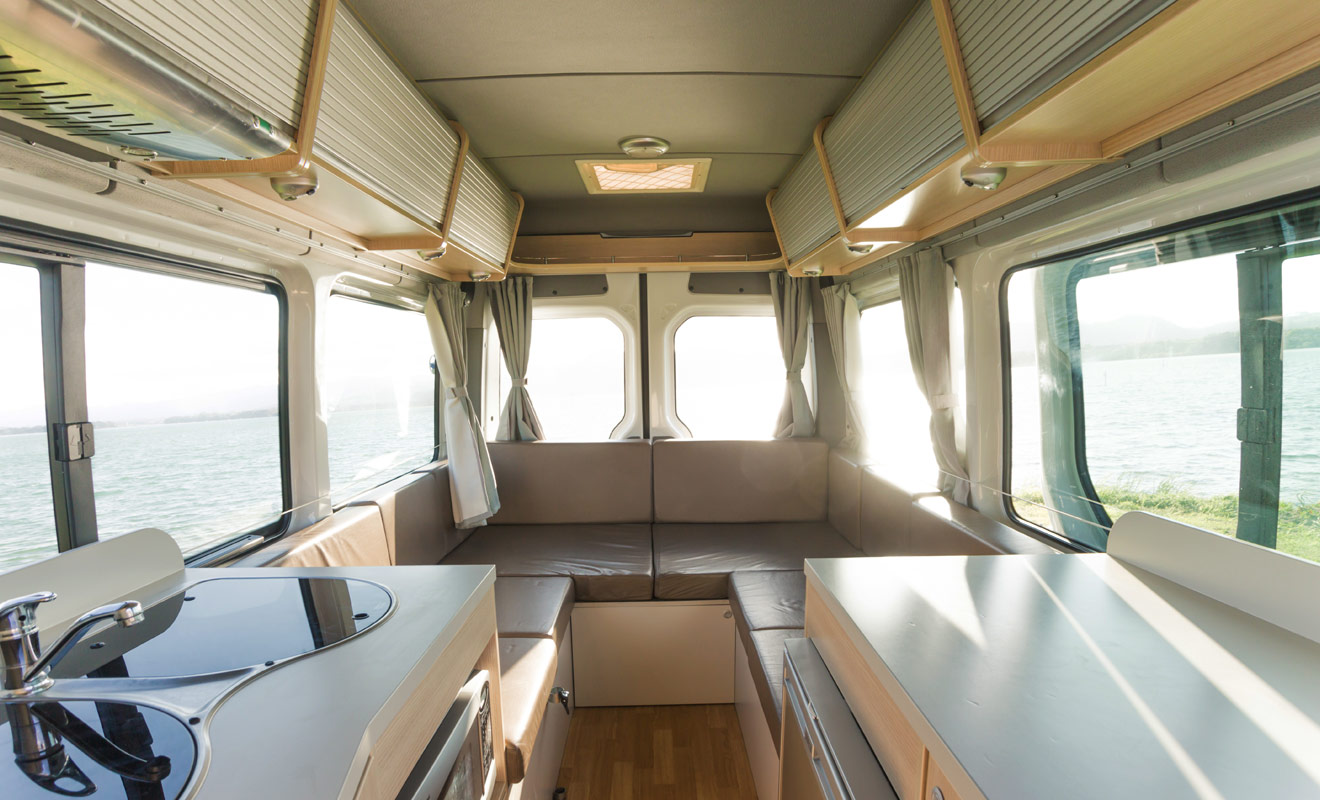 On a coutume de dire que le camping-car est une maison sur roues, mais la comparaison avec un appartement serait sans doute plus appropriée. Selon votre budget, le confort sera plus ou moins grand, mais même les modèles de véhicules plus anciens feront l'affaire pour explorer la Nouvelle-Zélande.
