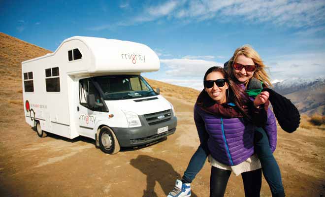 Si vous avez pris le temps de lire ce dossier, c'est sans doute parce que l'idée de louer un camping-car commence à faire son chemin. Ce moyen de transport est particulièrement bien adapté aux routes de Nouvelle-Zélande et il permet de réduire le budget des vacances... Pourquoi hésiter ?