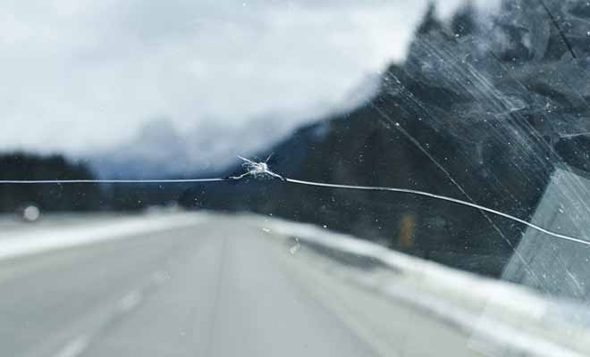Les assurances contre le bris de glace ou le rachat de franchise sont à considérer sérieusement avant de louer un véhicule en Nouvelle-Zélande. Vous conduisez à l'étranger (à gauche qui plus est) et l'imprévu est par définition impossible à prévoir.