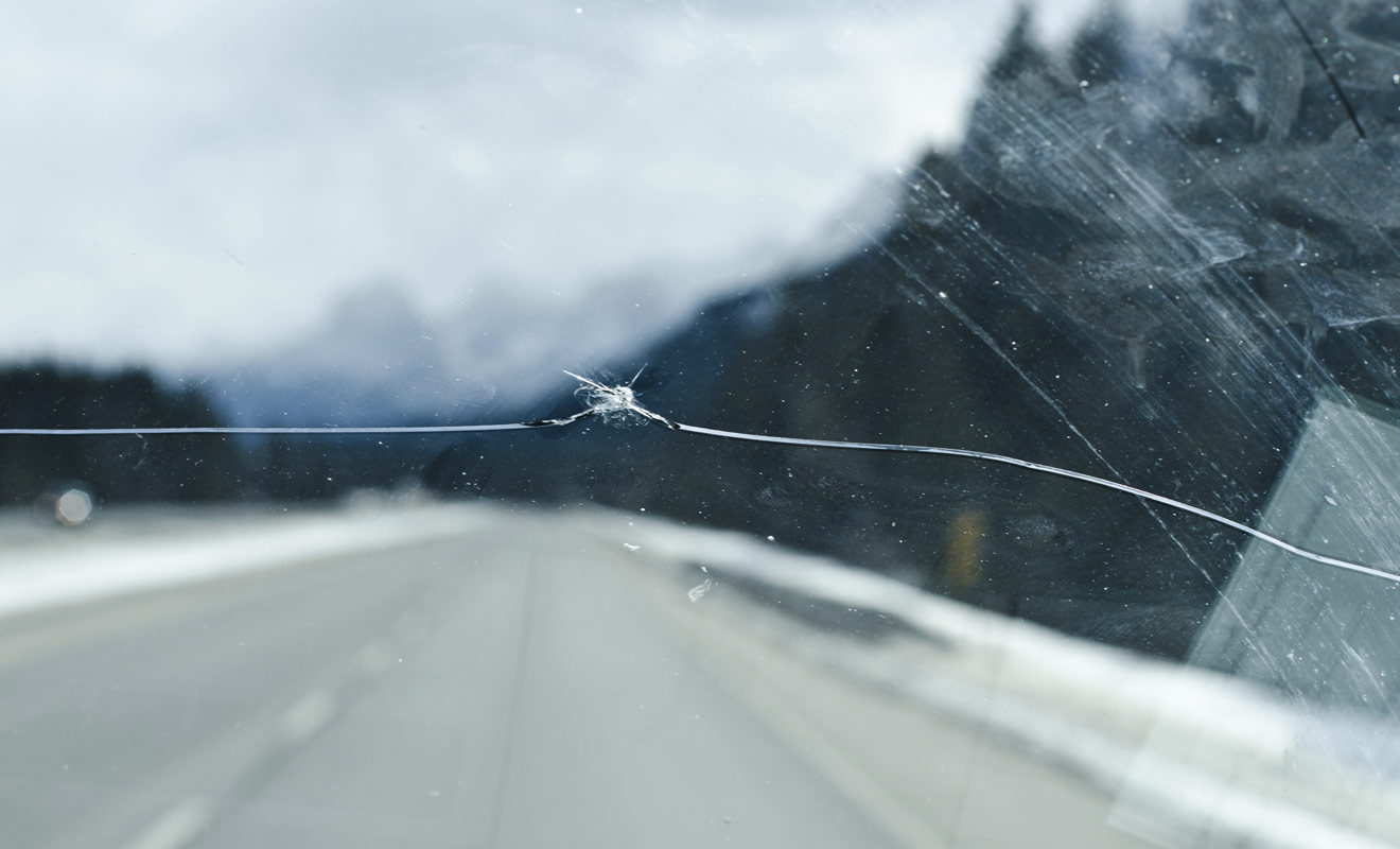 Les assurances contre le bris de glace ou le rachat de franchise sont à considérer sérieusement avant de louer un véhicule en Nouvelle-Zélande. Vous conduisez à l'étranger (à gauche qui plus est) et l'imprévu est par définition impossible à prévoir.