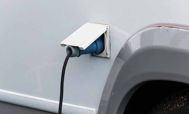 Vous devrez réaliser la vidange et recharger le camping-car en électricité tous les deux ou trois jours.