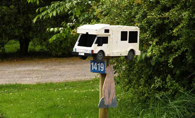 Les campings gratuits sont légion en Nouvelle-Zélande, mais la gratuité n'est pas toujours un avantage, car l'on ne peut pas se doucher ni recharger la batterie du camping-car. Il faut donc alterner entre le gratuit et le payant durant l'ensemble du séjour.
