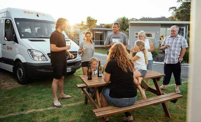 Les barbecues improvisés permettent de rencontrer des Néo-Zélandais et de partager un bon moment en découvrant la culture locale.