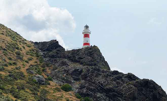 Le phare mesure 18 mètres de haut.