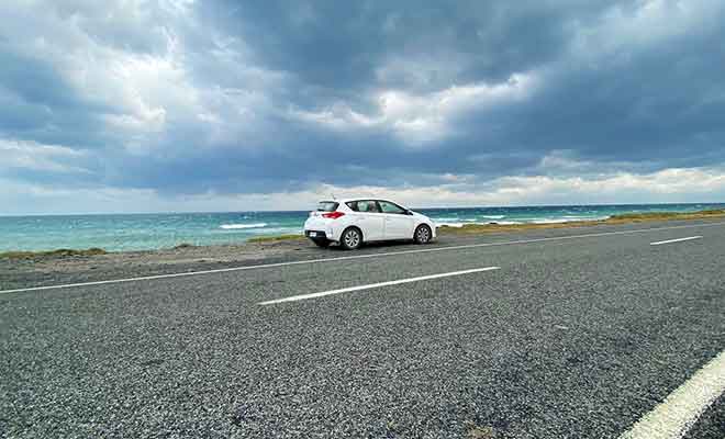 Cape Palliser Road longe une mer très agitée qui précède le détroit de Cook.