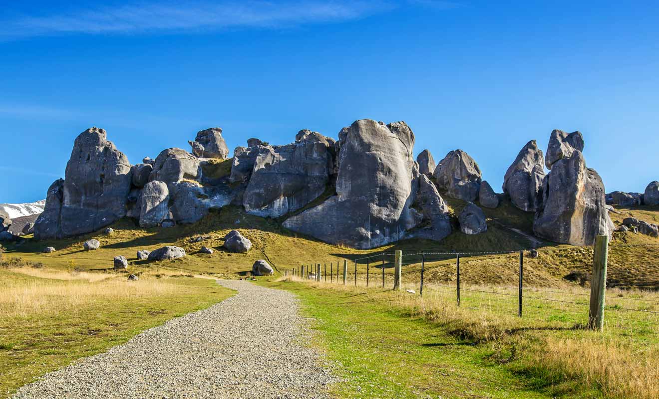 Les rochers au sommet de la colline sont particulièrement photogéniques.