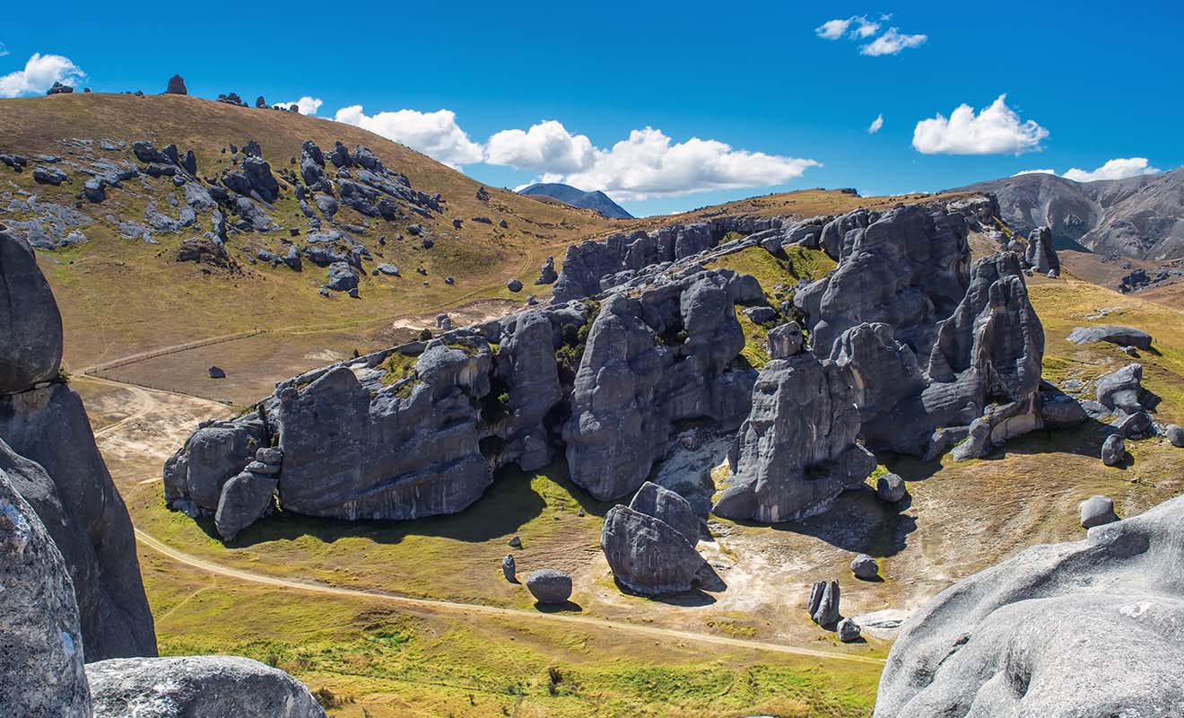 Castle Hill a servi de lieu de tournage dans le Hobbit pour les scènes où les héros sont pourchassés par les orcs.