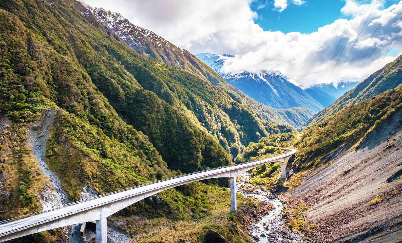 La State Highway 73 traverse les Alpes du sud de Nouvelle-Zélande.