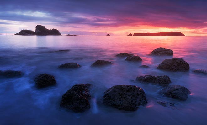 Malgré le nombre trop élevé de visiteurs en haute saison, Cathedral Cove demeure une étape incontournable de tout voyage en Nouvelle-Zélande.