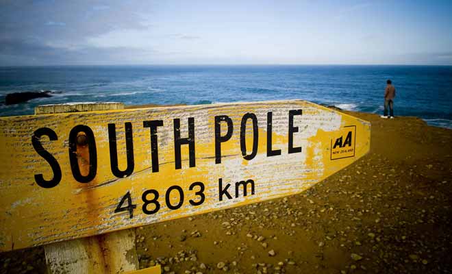 Si vous descendez à l'extrémité Sud de la Nouvelle-Zélande, vous ne serez plus qu'à 4803 km du pôle Sud. Une distance encore réduite si vous mettez le cap sur Stewart Island qui appartient également à la Nouvelle-Zélande.