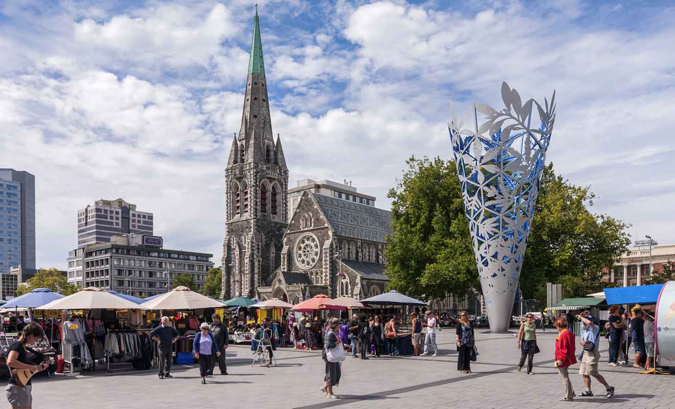 La cathédrale que vous pouvez voir sur cette photo a été détruite mais sera reconstruite à l'identique.