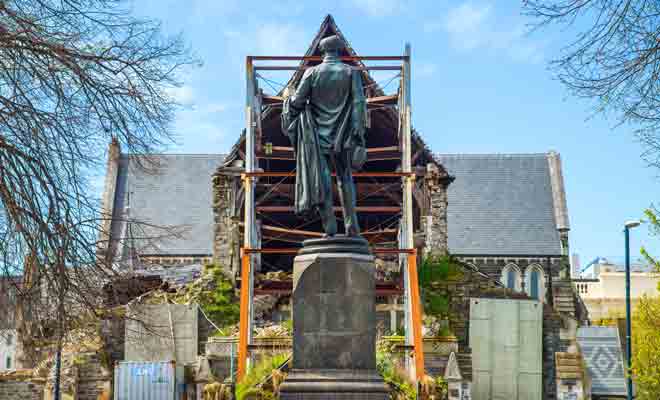 Après une dizaine d'années de débats, la Cathédrale qui devait être rasée sera finalement restaurée.