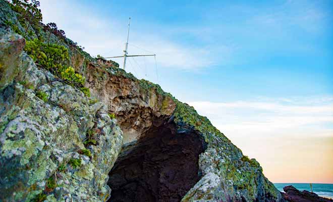 Vous pouvez pénétrer à l'intérieur de Cave Rock.