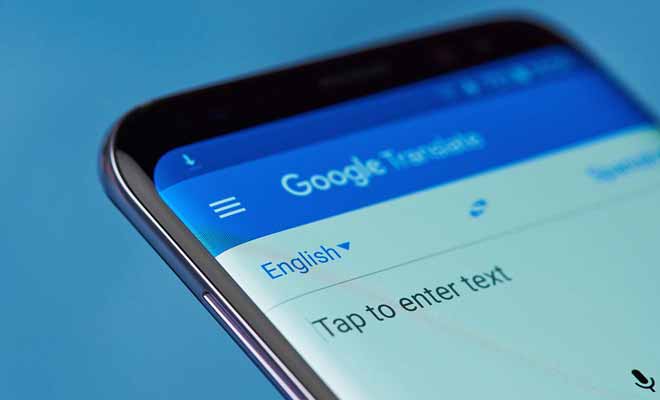 Vous pouvez obtenir une traduction du français à l'anglais (et vice-versa) très facilement, il suffit d'utiliser le site Google Translation. Vous pouvez aussi installer une application de traduction sur votre téléphone portable.