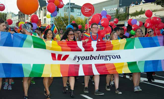 La Nouvelle-Zélande est un pays très peu peuplé, et même si la communauté LGBT est active, elle reste peu nombreuse.