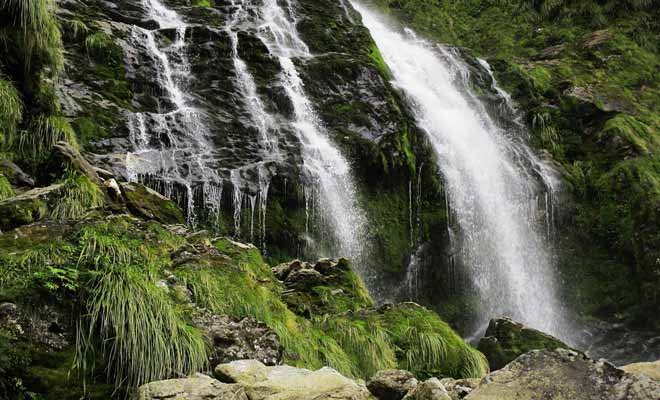 Les cascades s'estompent lorsque la pluie cesse. Paradoxalement, le mauvais temps est souhaitable si l'on souhaite profiter du spectacle.
