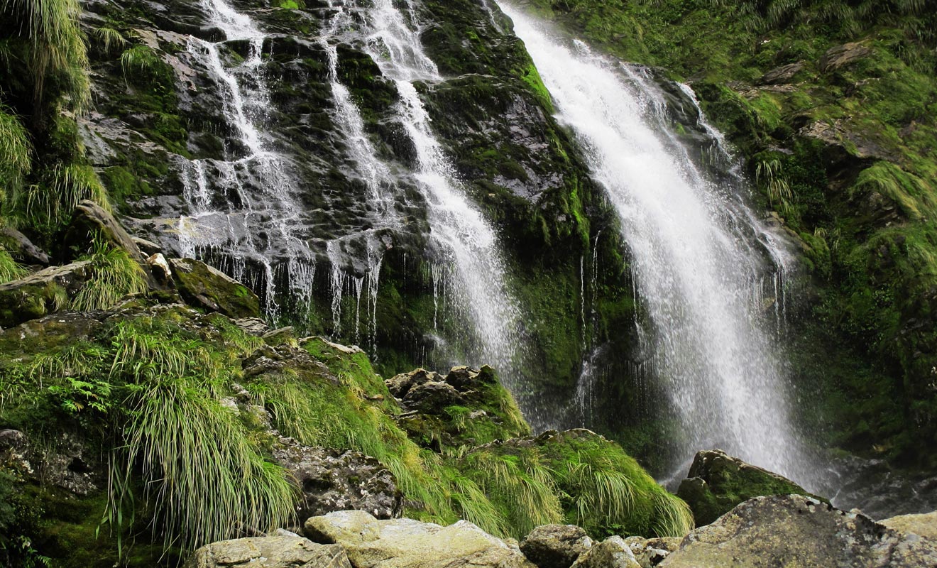 Les cascades s'estompent lorsque la pluie cesse. Paradoxalement, le mauvais temps est souhaitable si l'on souhaite profiter du spectacle.