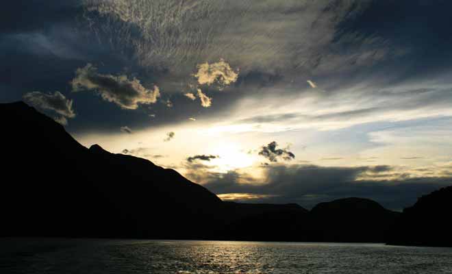 La seule manière de passer la nuit consiste à réserver une cabine à bord d'un navire ou dans le dortoir de Deep Cove.