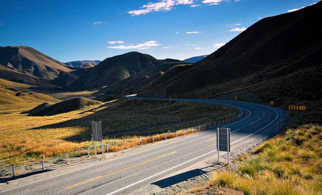 Les Speed Highways (SH) sont l'équivalent néo-zélandais de nos routes nationales. Elles sont présentes dans tout le pays, et vous allez les emprunter durant tout votre séjour.