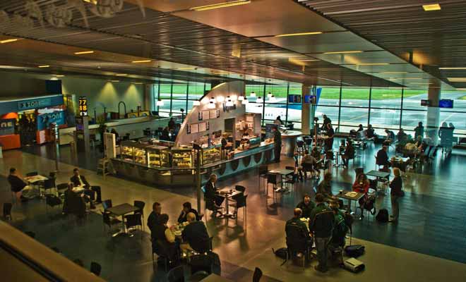Dunedin possède un aéroport international situé à 30 km du centre-ville.