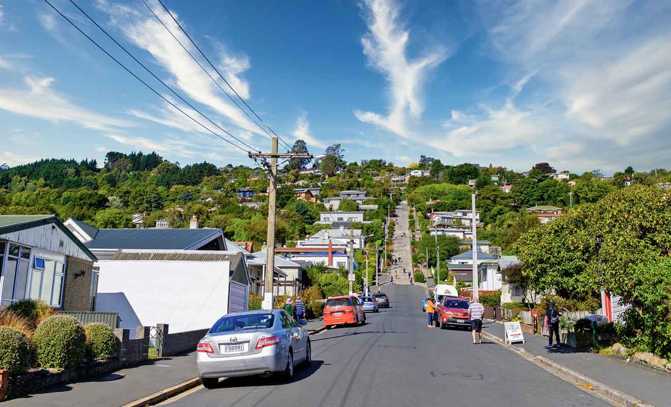 Les architectes anglais avaient tracé leurs plans sans tenir compte du relief.