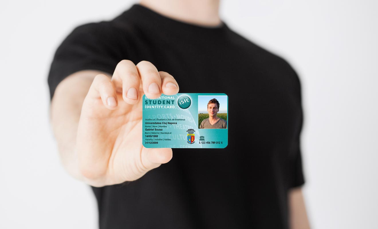 La carte internationale d'étudiant offre de nombreuses réductions. Qu'il s'agisse de visites culturelles ou de transports en commun, c'est une carte que vous devriez acheter même si vous n'avez pas prévu d'étudier dans le pays.